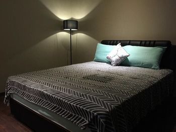 Modern Downtown Oasis Aloha Suite