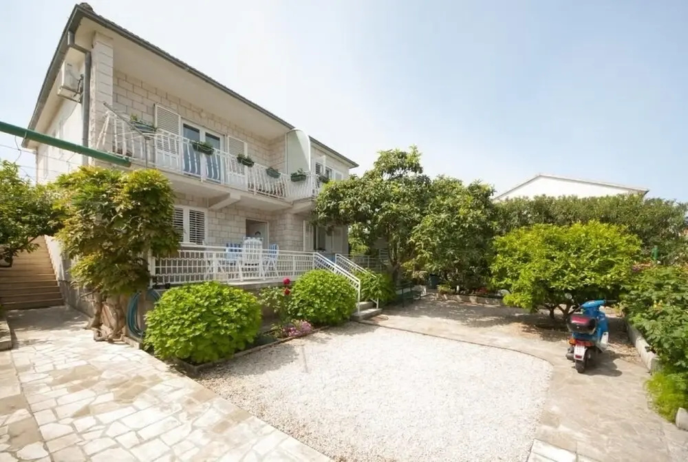 Sreca 150m From the Beach A2 Zuti