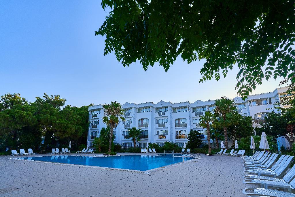 Golf Hotel Side