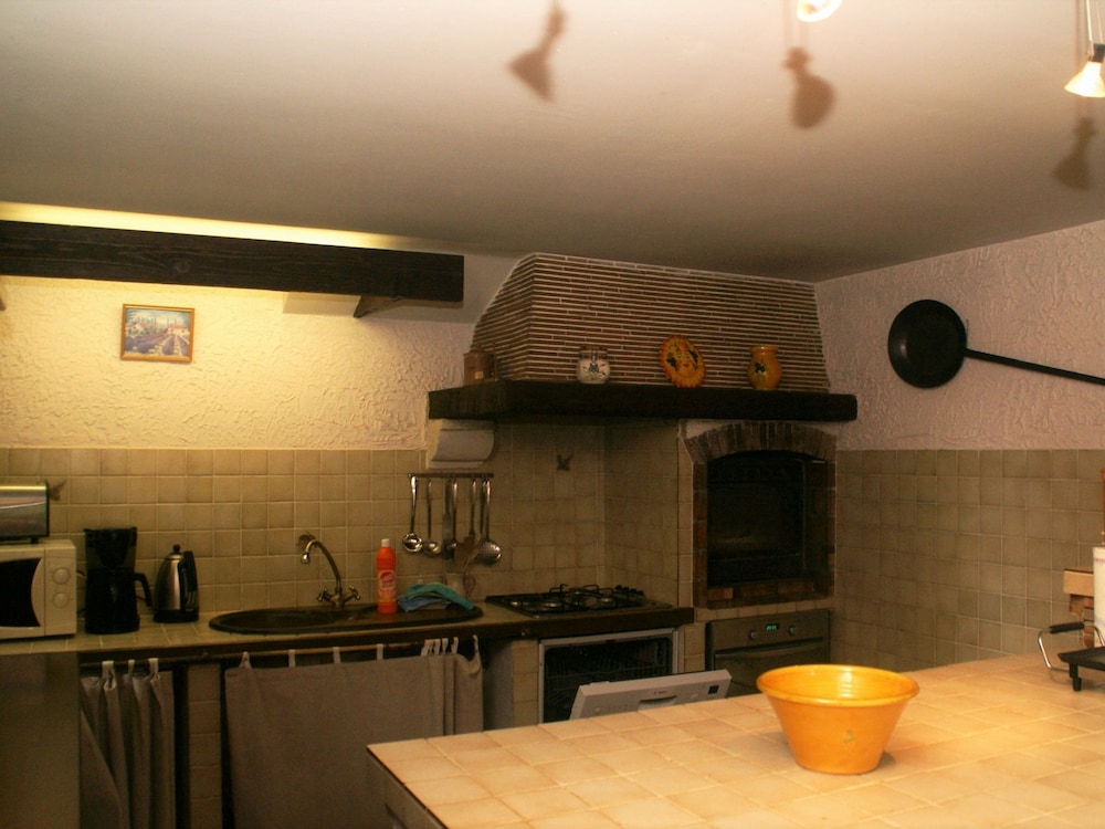 Charming Holiday Home in Draguignan With Swimming Pool