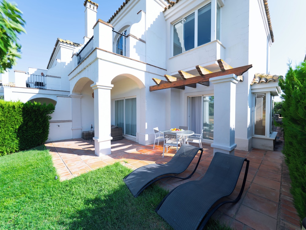 Arcos Gardens Country Estate
