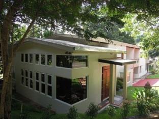 Subic Vacation House and Gallery