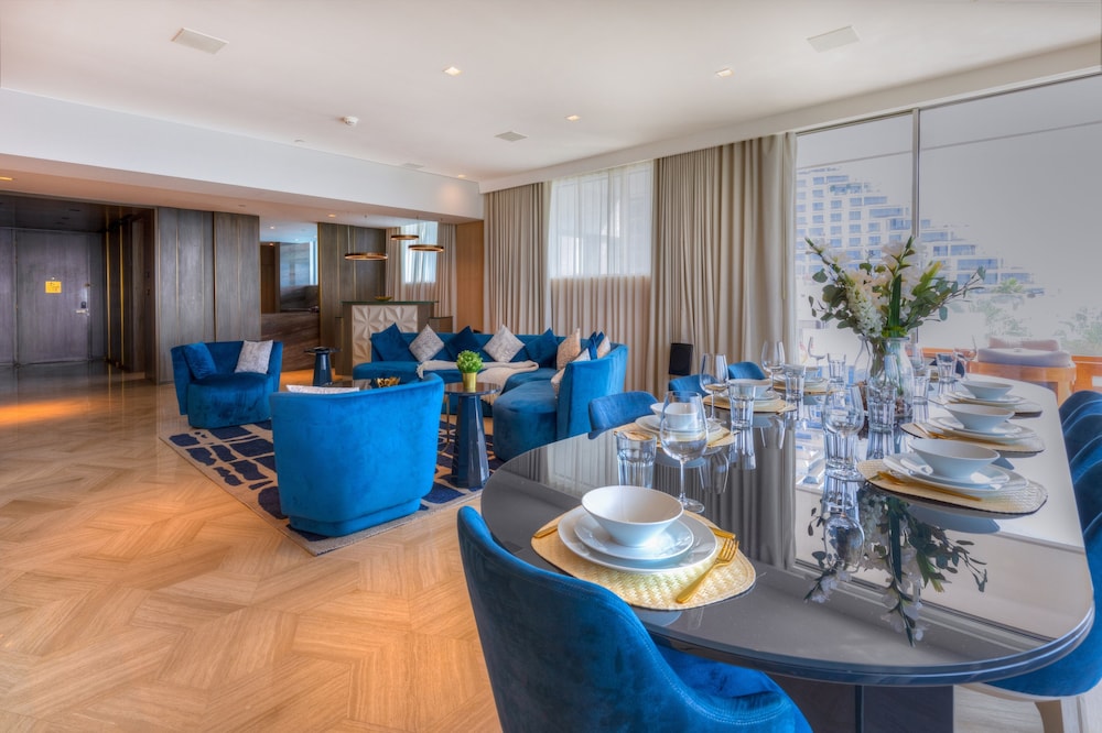 Platinium- FIVE Residences