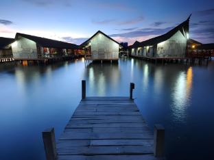 Dragon Inn Floating Resort