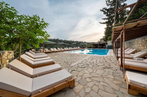 Bastas Hotel & Studios