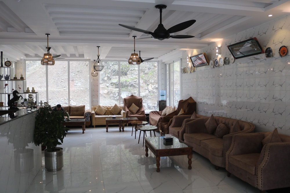 Hotel Pearl Regency Kalam
