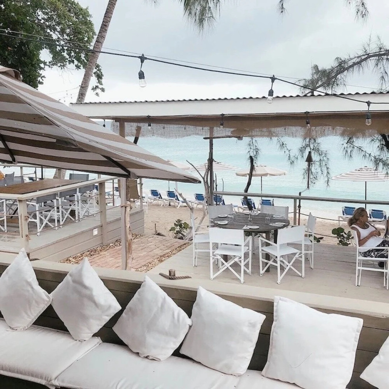 Ocean views apt with shared rooftop pool: Beacon Hill Surf by BSL Rentals