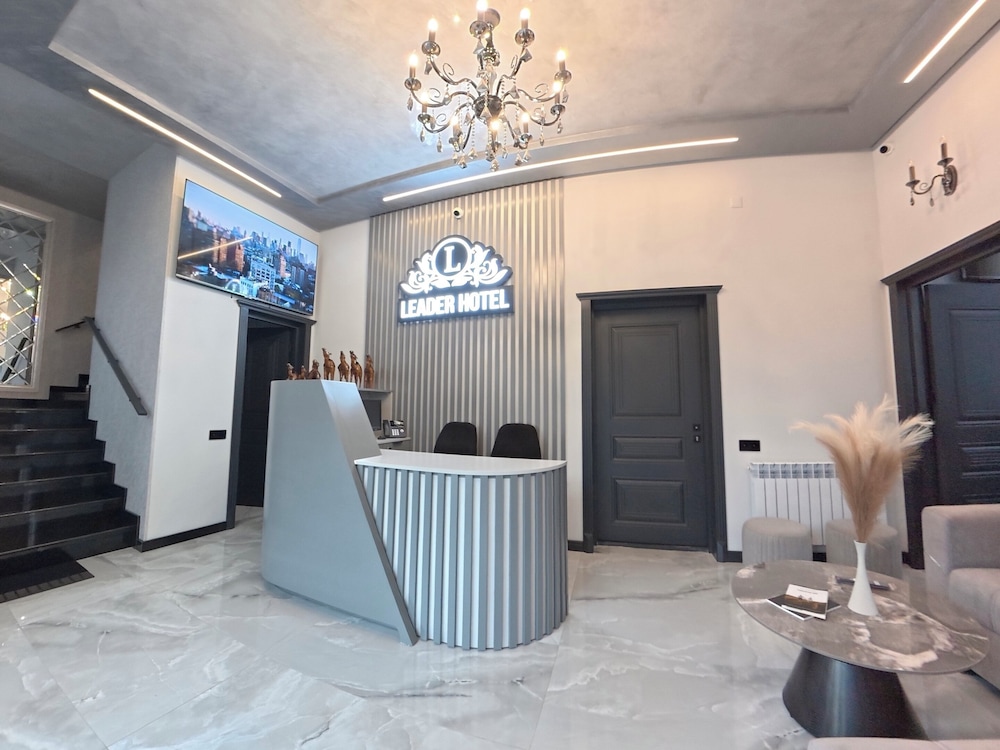 Leader Hotel