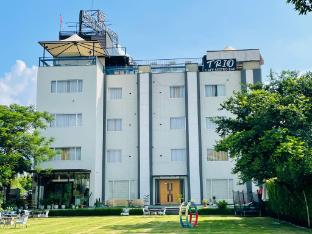 Hotel Three Seasons