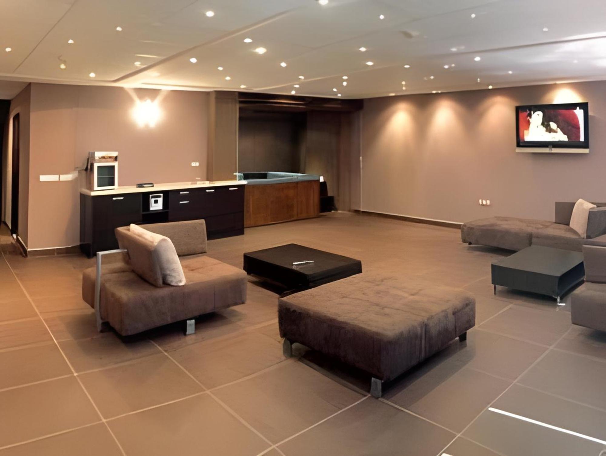 Hotel Ego - Parking Available - Top Central Location