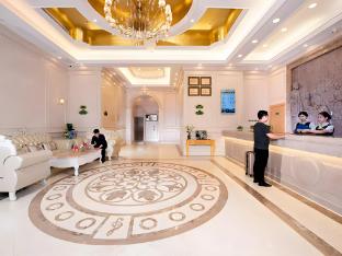 Vienna Hotel Guangxi Lingshan Liufengshan Pedestrian Street
