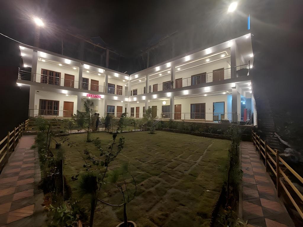 Madina Continental Hotel Kalam