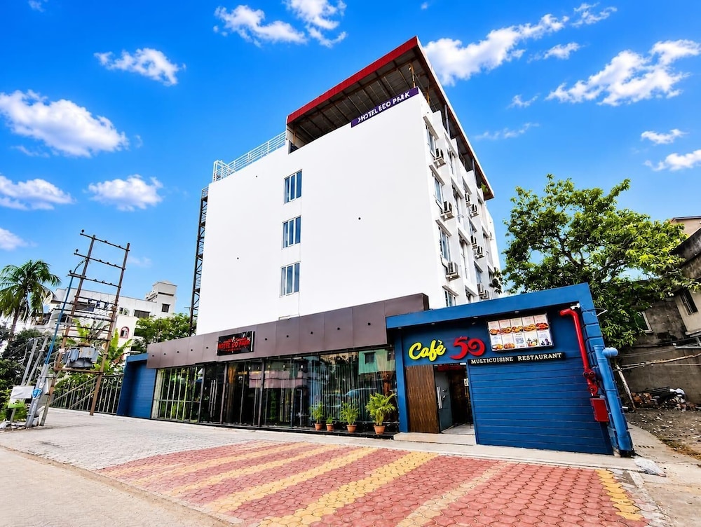 Hotel Eco Park by Carlton Suites