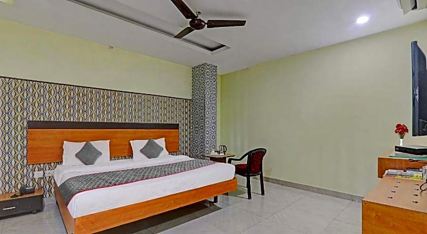 Hotel O Fort Inn