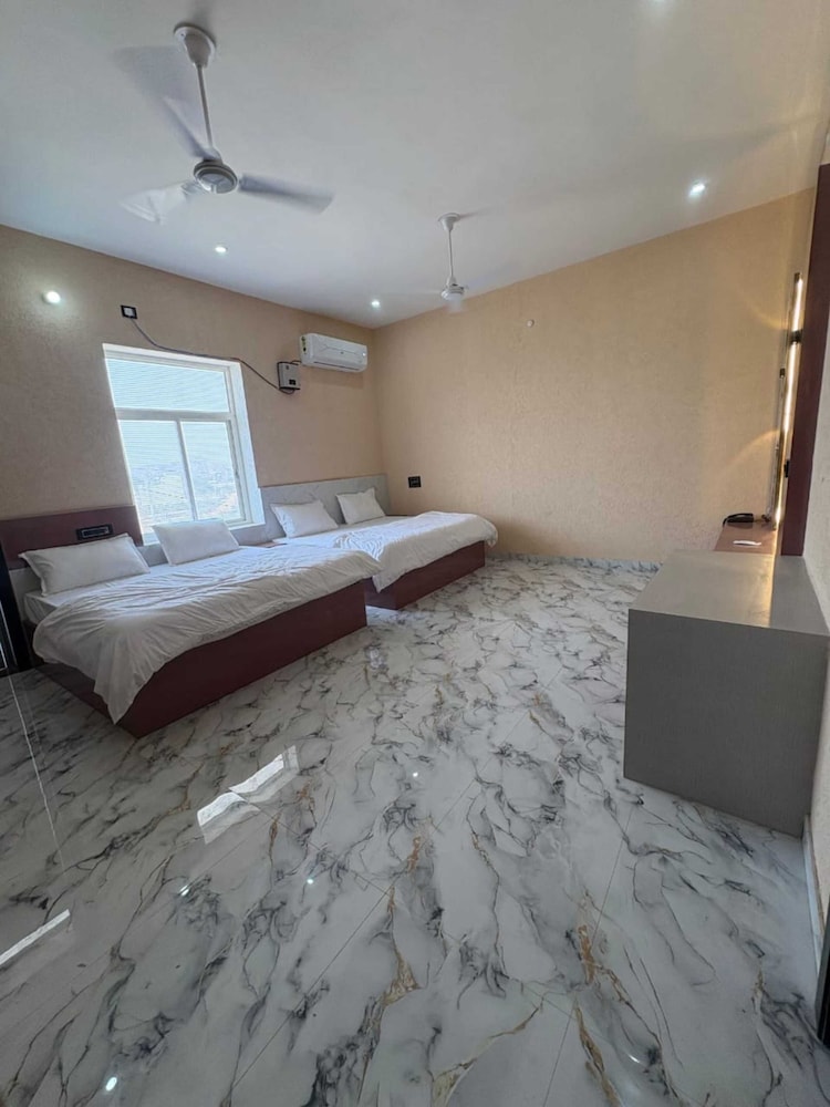 Hotel Keshav Palace