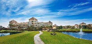 Exterior of Hilton Pyramids Golf