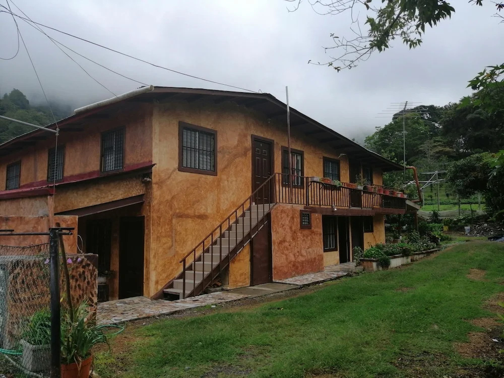 Mirla Cecilia Inn