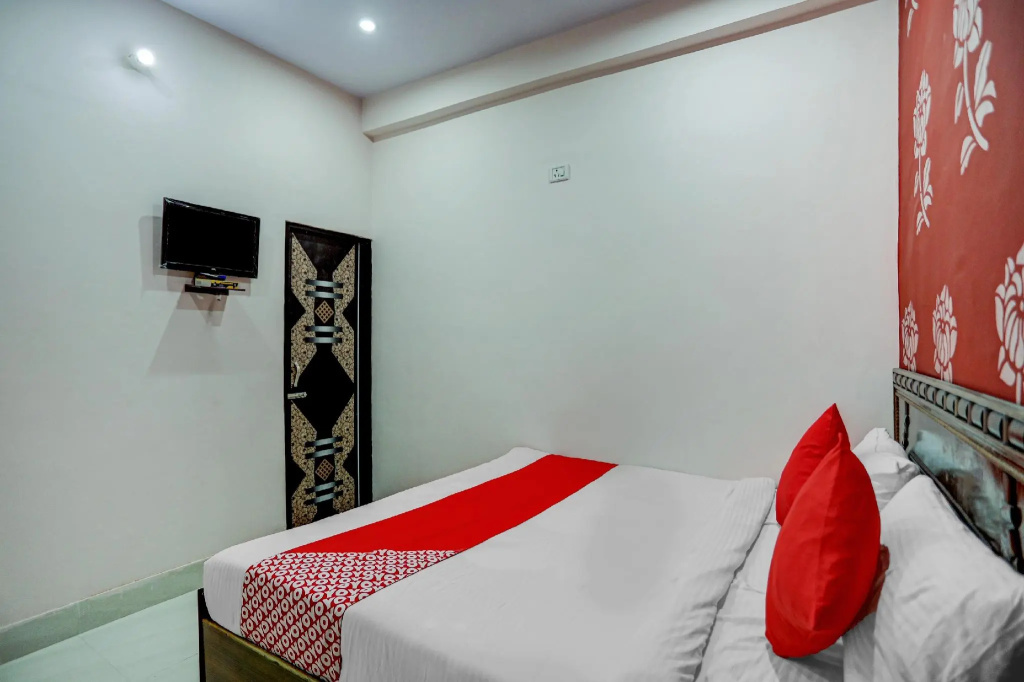 Solanki Hotel and Restaurant by Oyo Room