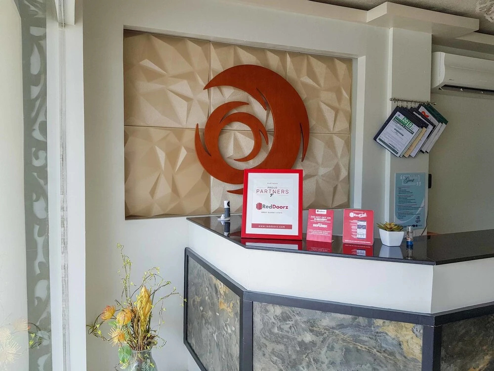 RedDoorz Plus near Holy Name Medical Center
