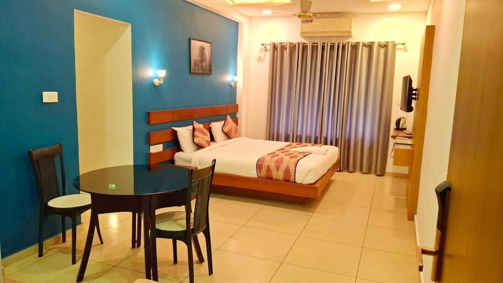Hotel Wayanad gate