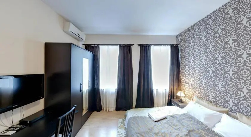 Happy Hotel