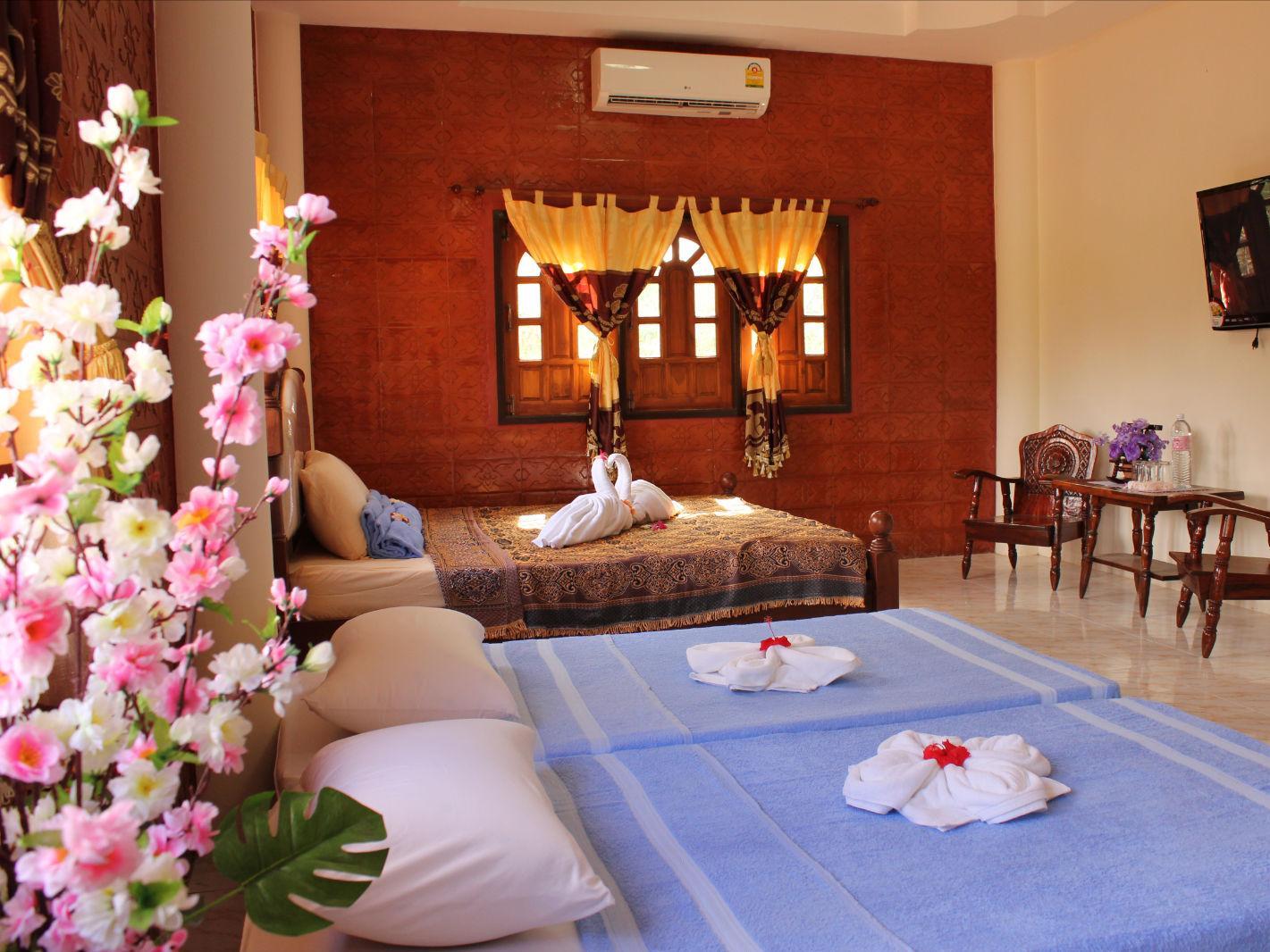 Rueanmalai Homestay