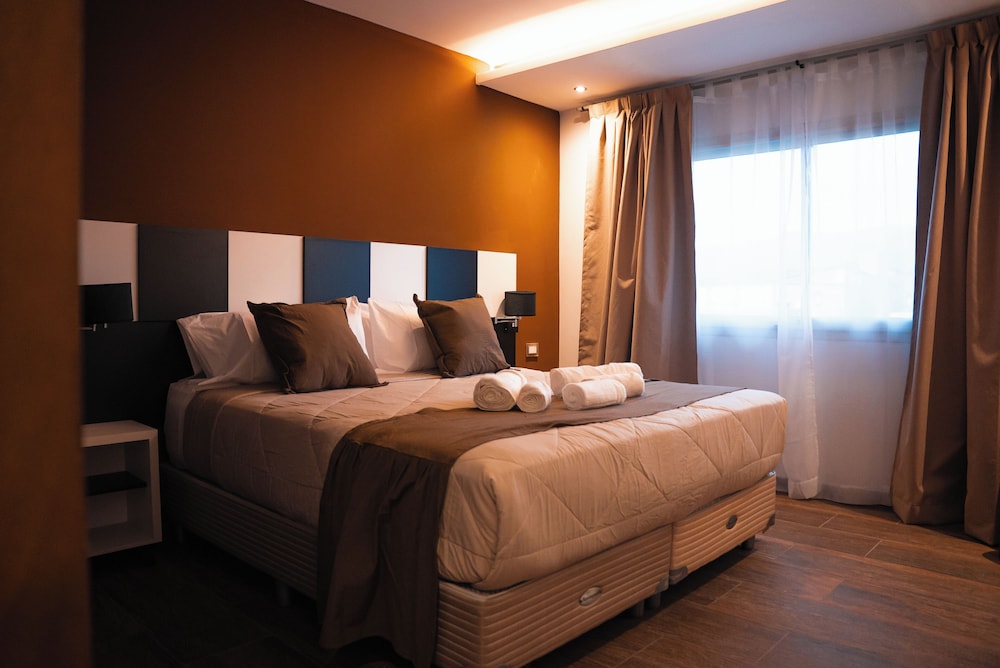 Takua Hotel Serrano