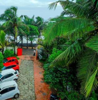 Exterior of Nutshell Airport Retreat by the Sea
