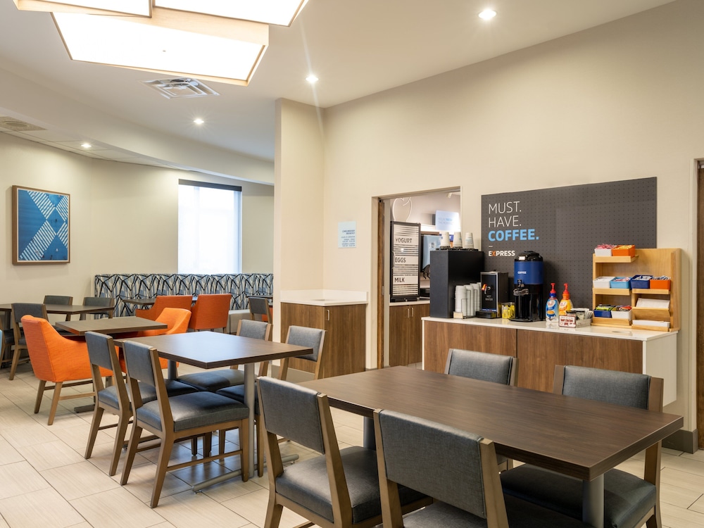 Holiday Inn Express & Suites Greensboro (I-40 Wendover) By Ihg