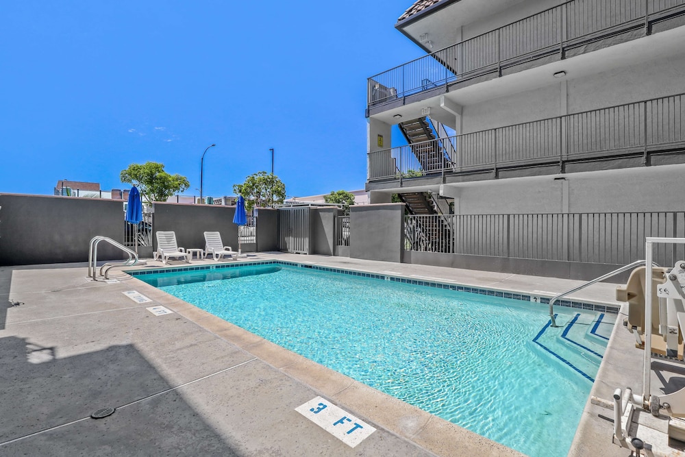Studio 6 Suites Escondido Ca